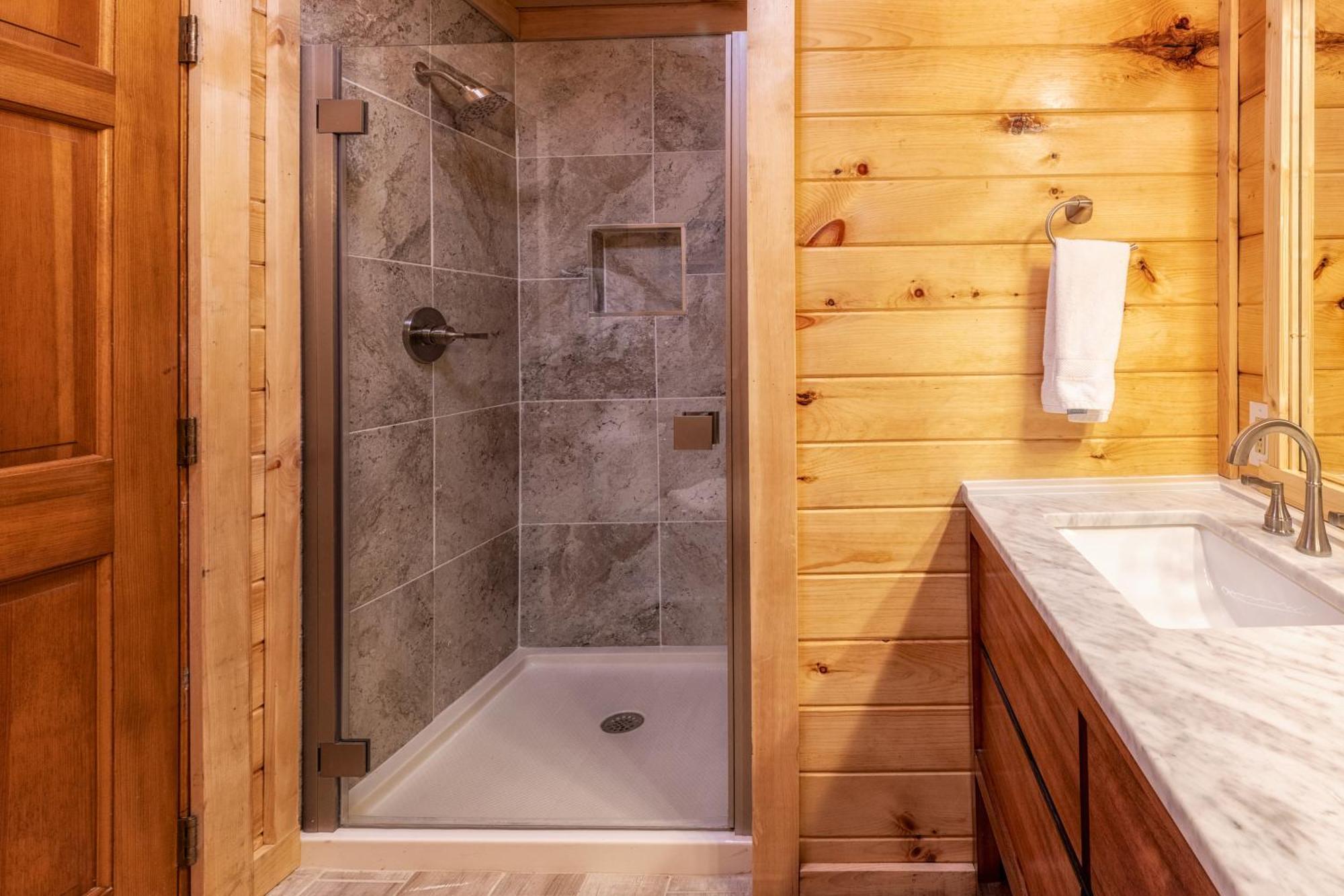 Real Log Cabin With Amazing Views, Hot Tub, Sauna, Games Gatlinburg Luaran gambar