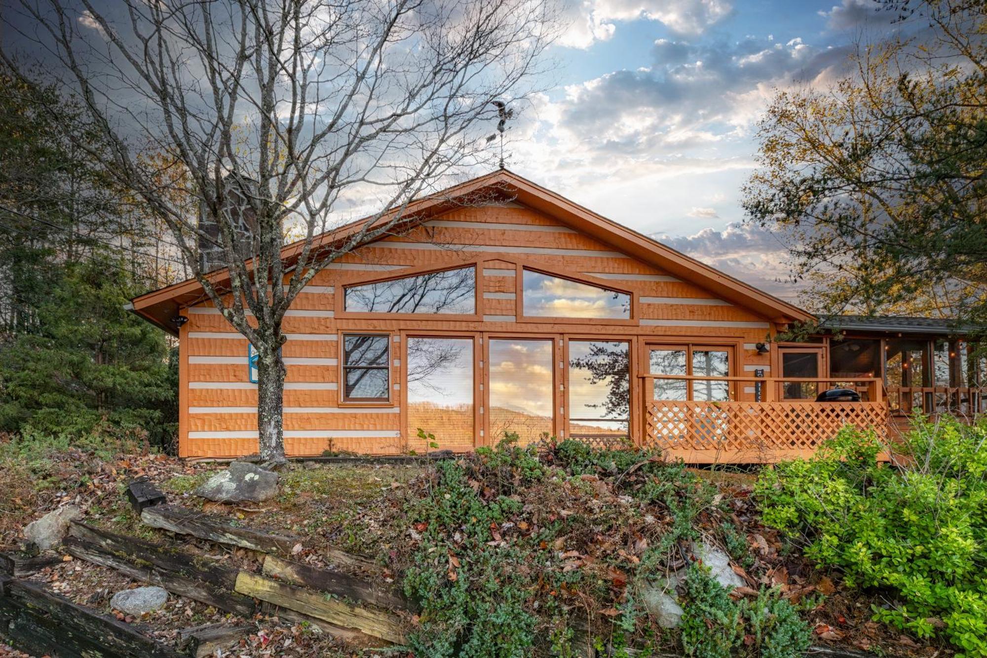 Real Log Cabin With Amazing Views, Hot Tub, Sauna, Games Gatlinburg Luaran gambar